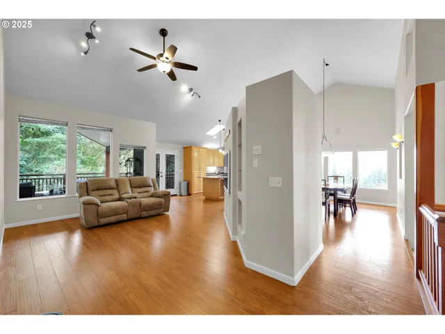 $725,000 | 1184 South 69th Street, Springfield, OR 97478