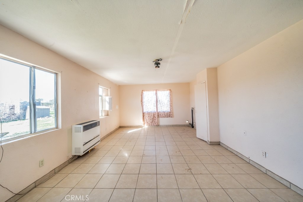 11025 Phelan Road Oak Hills, CA 92344 - Photo 11 of 33