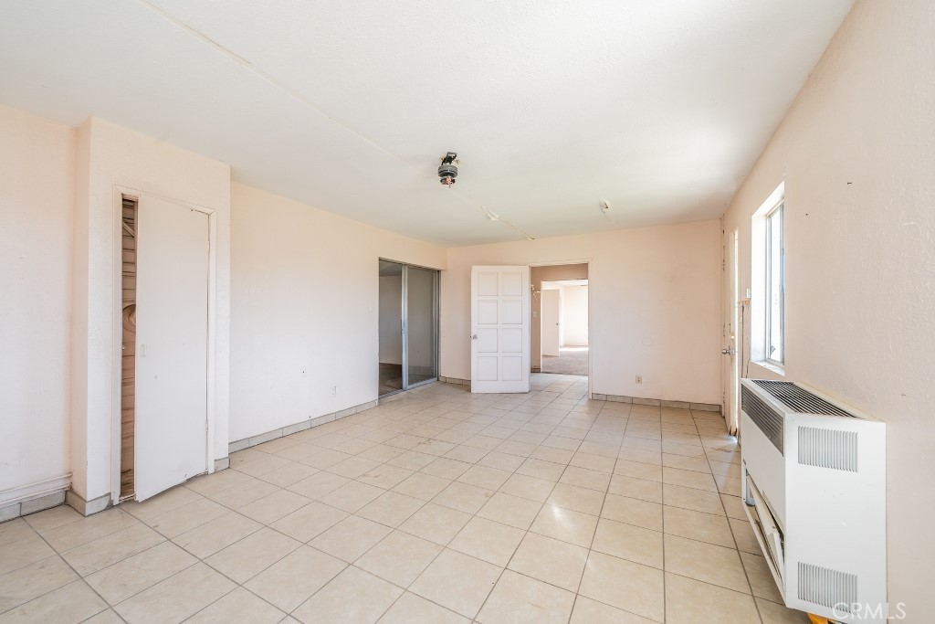 11025 Phelan Road Oak Hills, CA 92344 - Photo 12 of 33