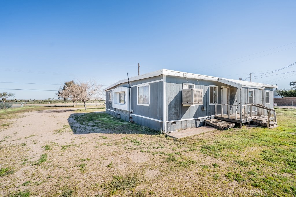 11025 Phelan Road Oak Hills, CA 92344 - Photo 3 of 33