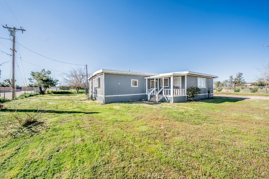 11025 Phelan Road Oak Hills, CA 92344 - Photo 4 of 33