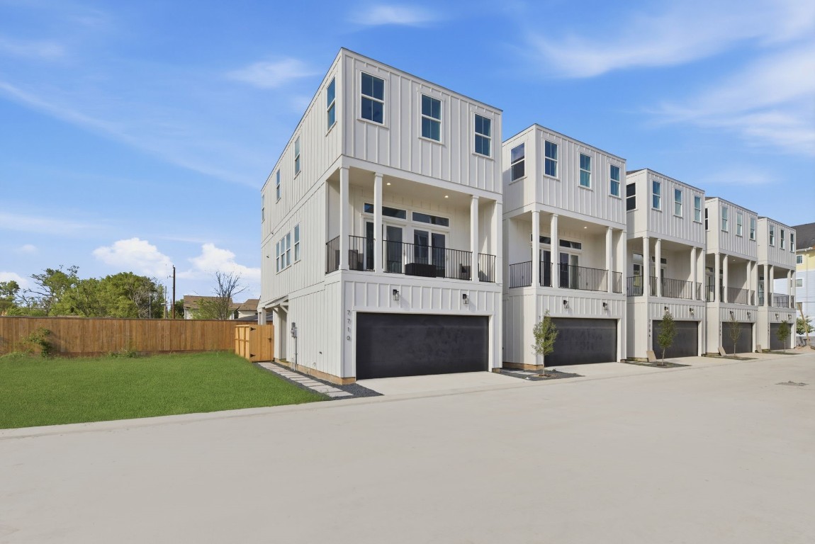 7702 Earl Rudder Way Houston, TX 77055 - Photo 43 of 45