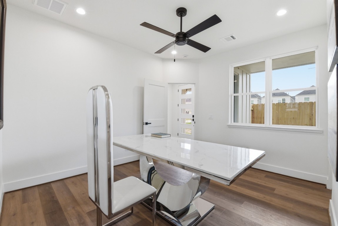 7702 Earl Rudder Way Houston, TX 77055 - Photo 5 of 45