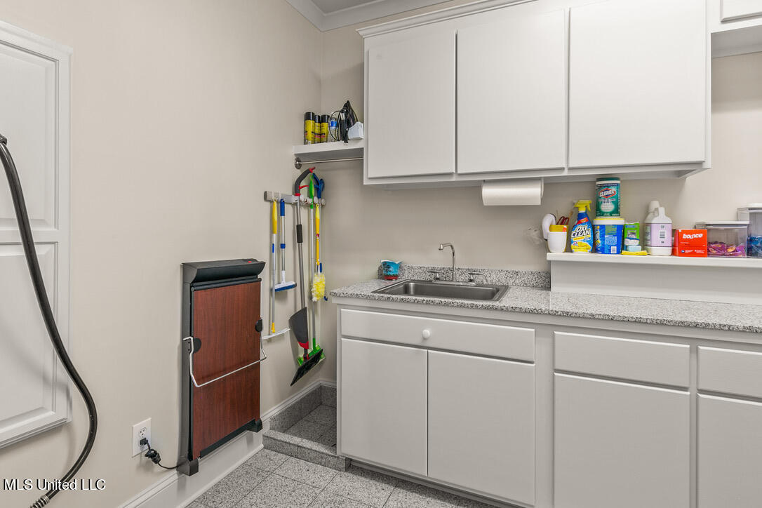 133 Overlook Pointe Drive Ridgeland, MS 39157 - Photo 84 of 93 Laundry Room on Primary Suite Floor