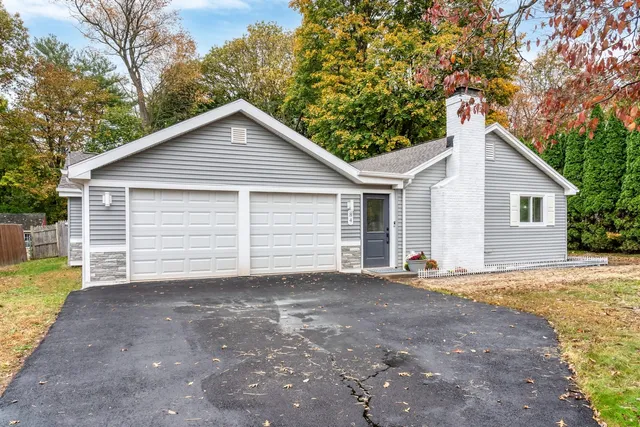a view of a house with a yard and garage