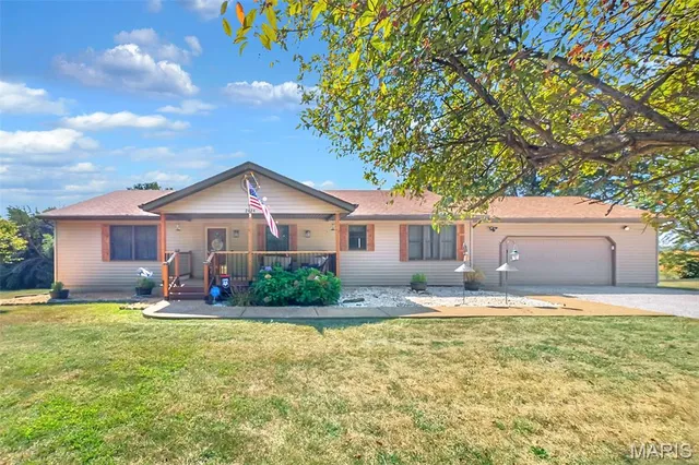 $515,000 | 2424 Trout Camp Road, Waterloo, IL 62298