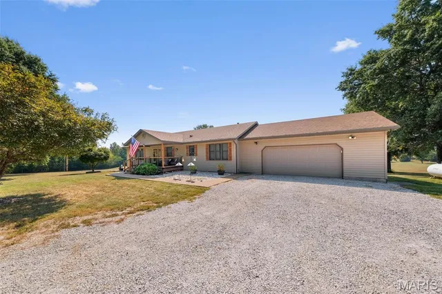 $515,000 | 2424 Trout Camp Road, Waterloo, IL 62298