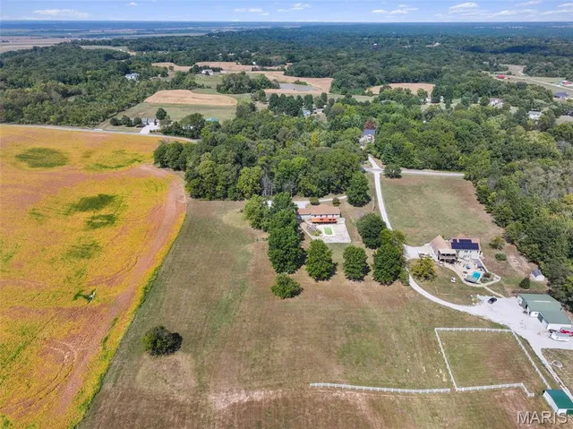 $515,000 | 2424 Trout Camp Road, Waterloo, IL 62298