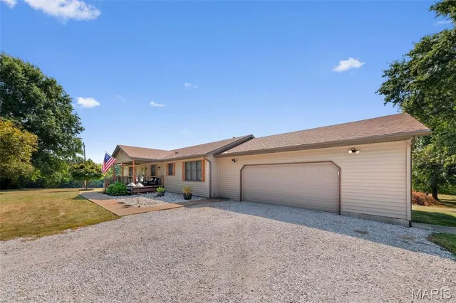 $515,000 | 2424 Trout Camp Road, Waterloo, IL 62298