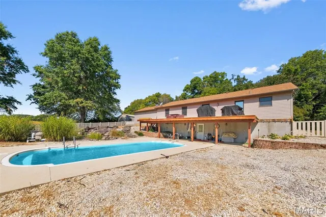 $515,000 | 2424 Trout Camp Road, Waterloo, IL 62298