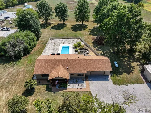 $515,000 | 2424 Trout Camp Road, Waterloo, IL 62298