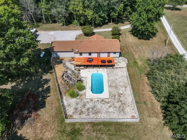 $515,000 | 2424 Trout Camp Road, Waterloo, IL 62298