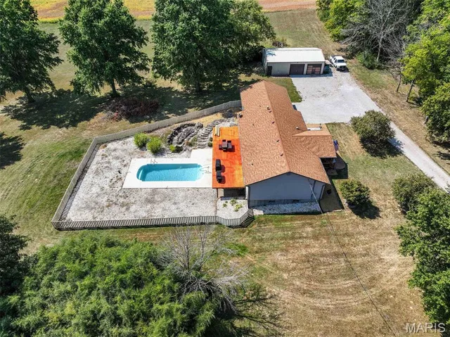 $515,000 | 2424 Trout Camp Road, Waterloo, IL 62298