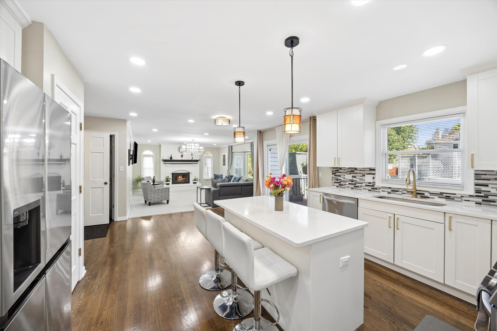1524 Oswego Road Naperville, IL 60540 - Photo 12 of 55