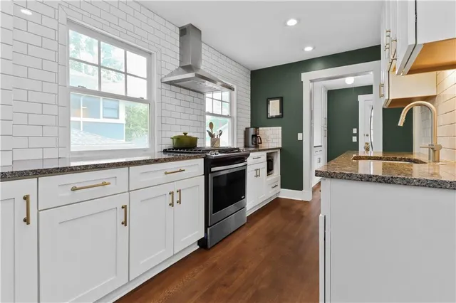 $495,000 | 408 West 61st Street, Kansas City, MO 64113