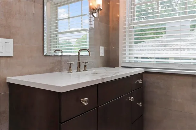 $495,000 | 408 West 61st Street, Kansas City, MO 64113