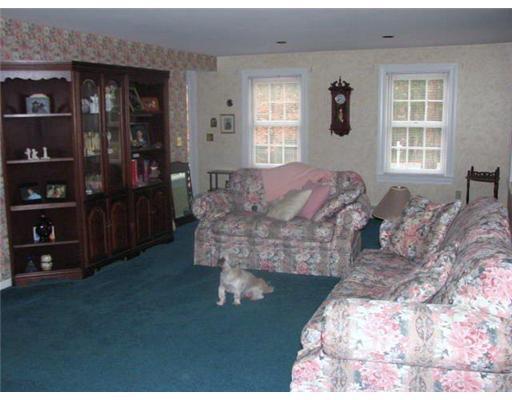 7 Roos Hill Road Freeport, ME 04032 - Photo 3 of 10 Living Room.