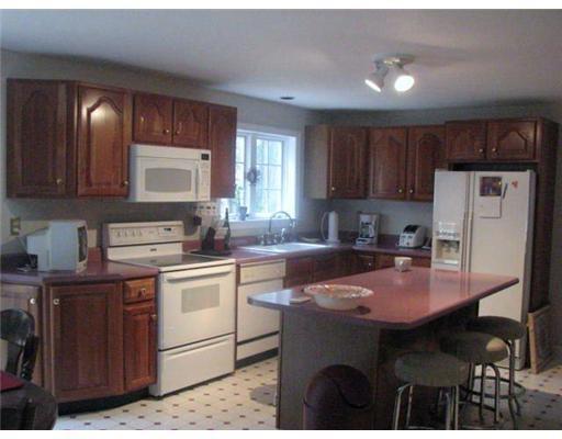 7 Roos Hill Road Freeport, ME 04032 - Photo 5 of 10 Kitchen.