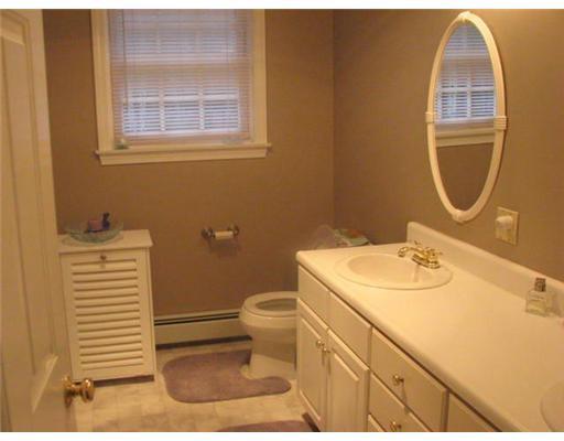 7 Roos Hill Road Freeport, ME 04032 - Photo 9 of 10 Bathroom.