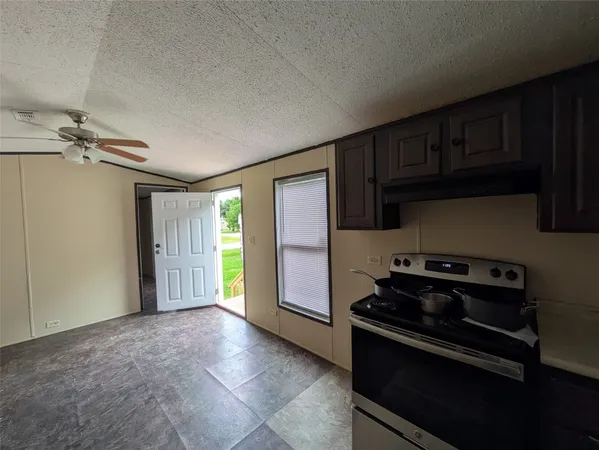 $1,300 | 1213 Kentucky Street, Unit A, South Houston, TX 77587