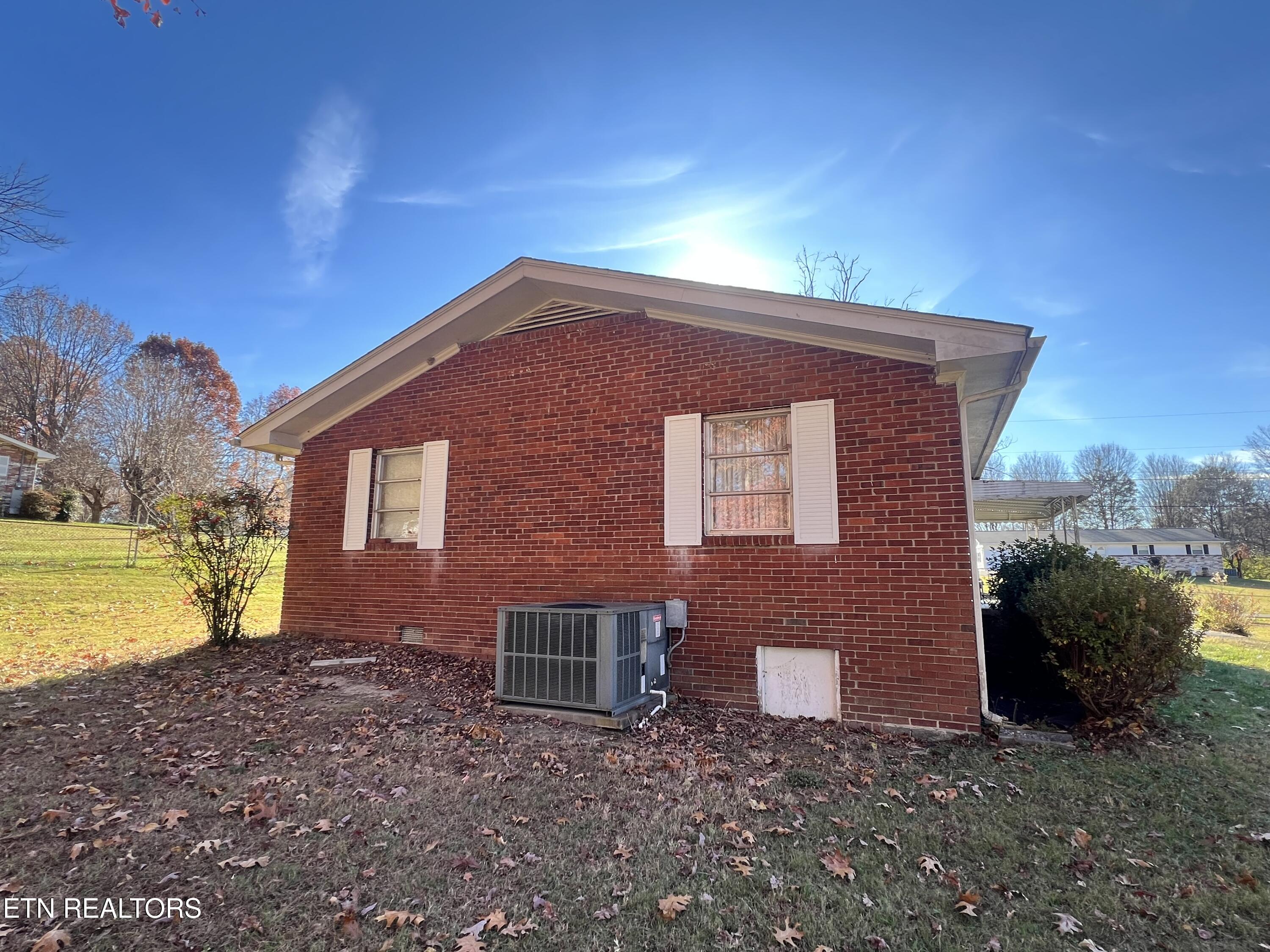 1700 Francis Road Knoxville, TN 37909 - Photo 5 of 16 side view