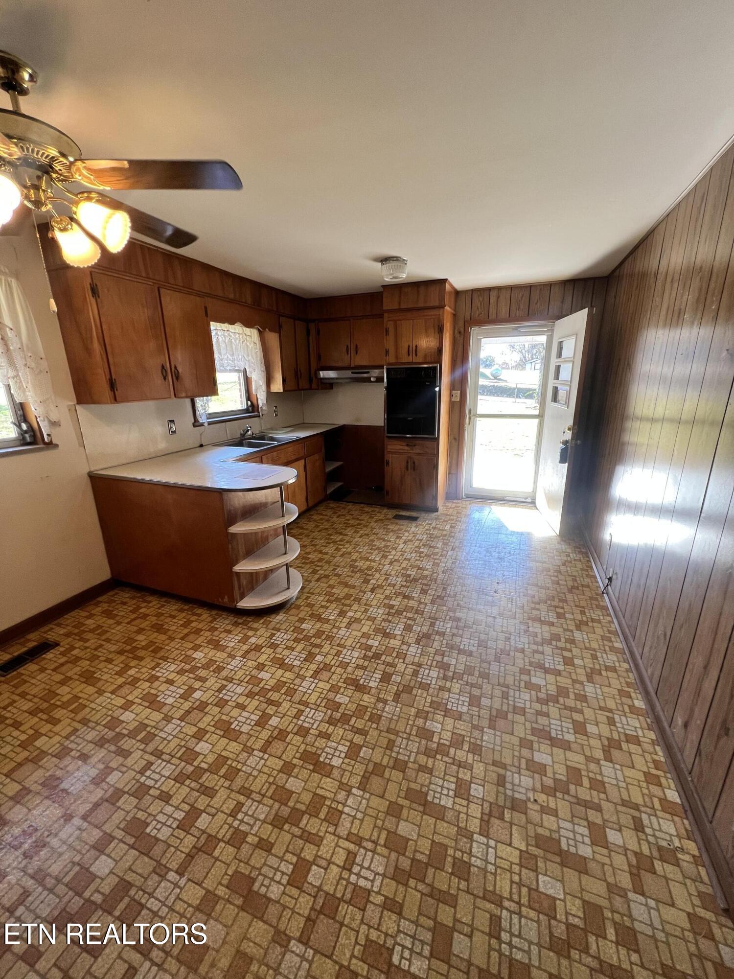 1700 Francis Road Knoxville, TN 37909 - Photo 9 of 16 kitchen