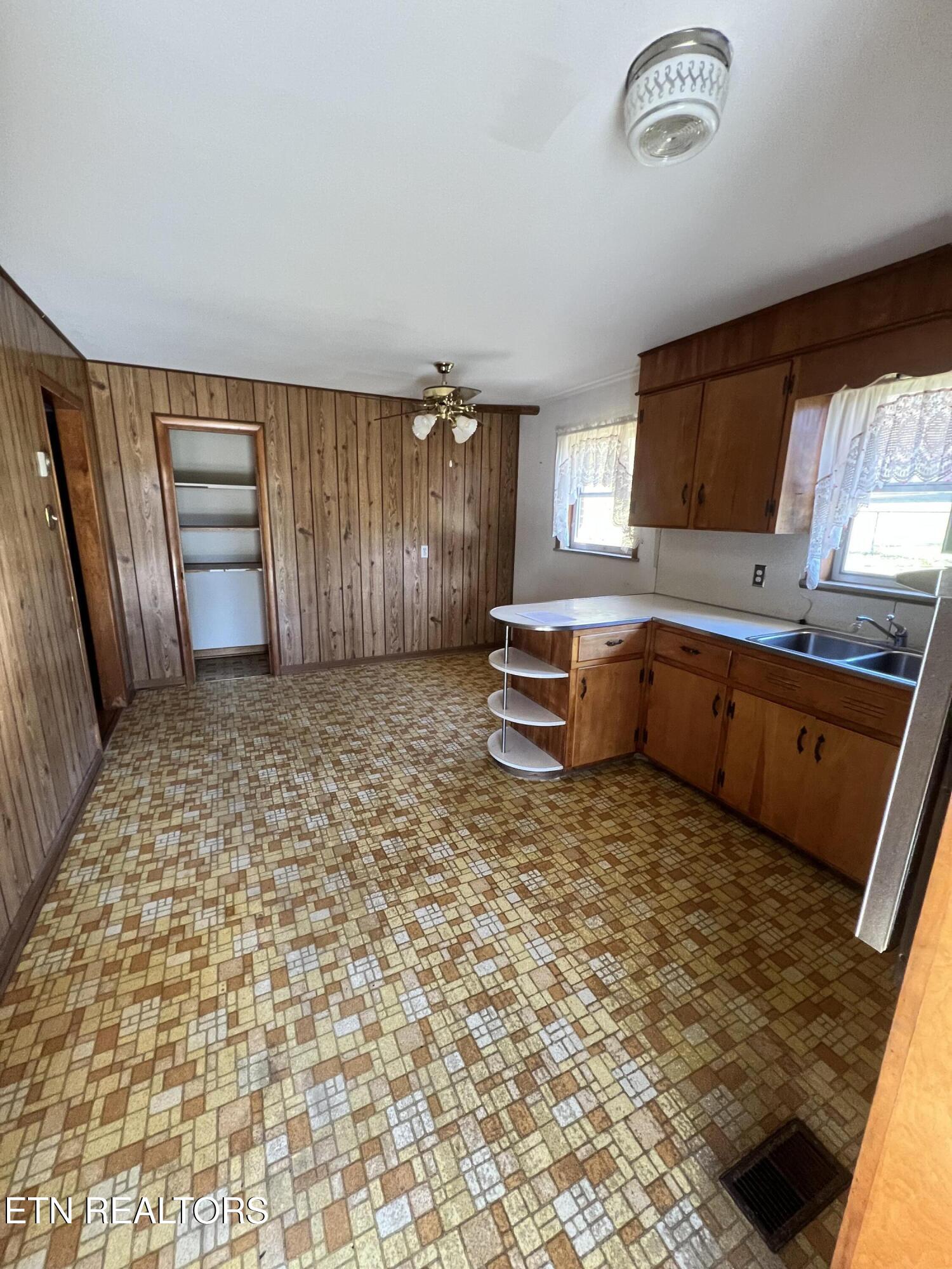 1700 Francis Road Knoxville, TN 37909 - Photo 10 of 16 kitchen