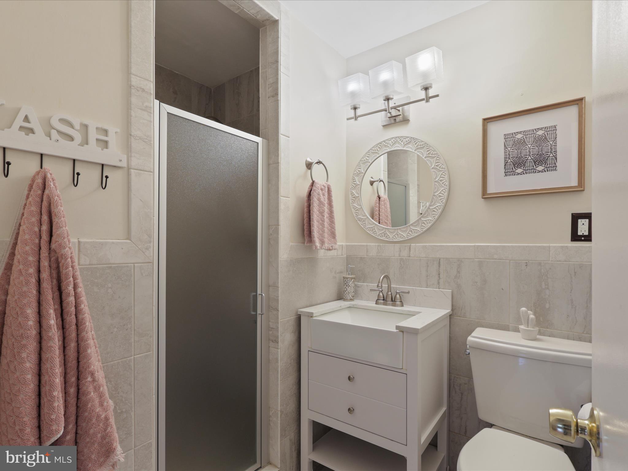 4417 Laurel Road Alexandria, VA 22309 - Photo 21 of 46 a bathroom with a toilet a sink and a mirror