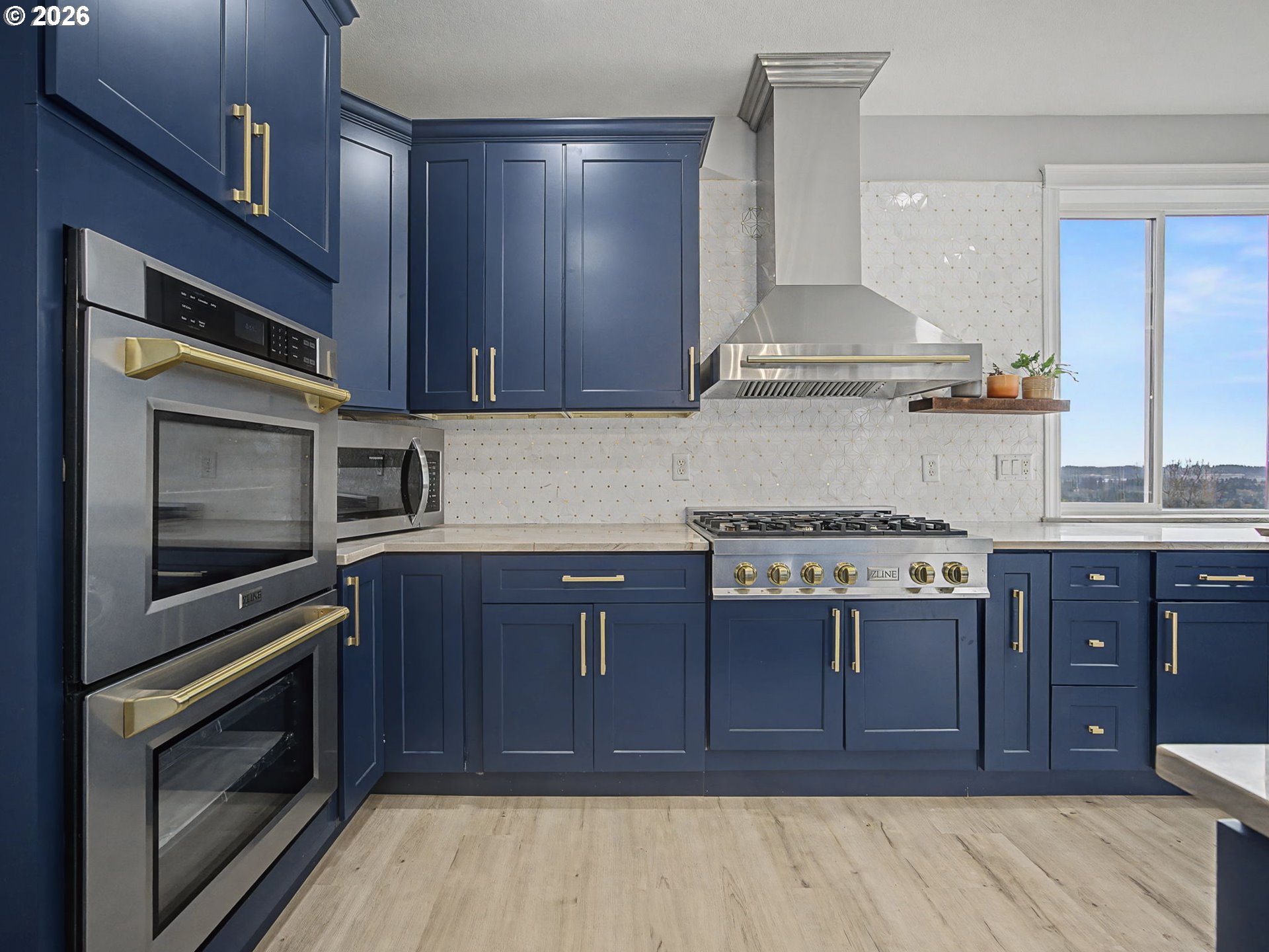 12410 Southwest Aspen Ridge Drive Tigard, OR 97224 - Photo 11 of 47 a kitchen with a stove microwave and sink