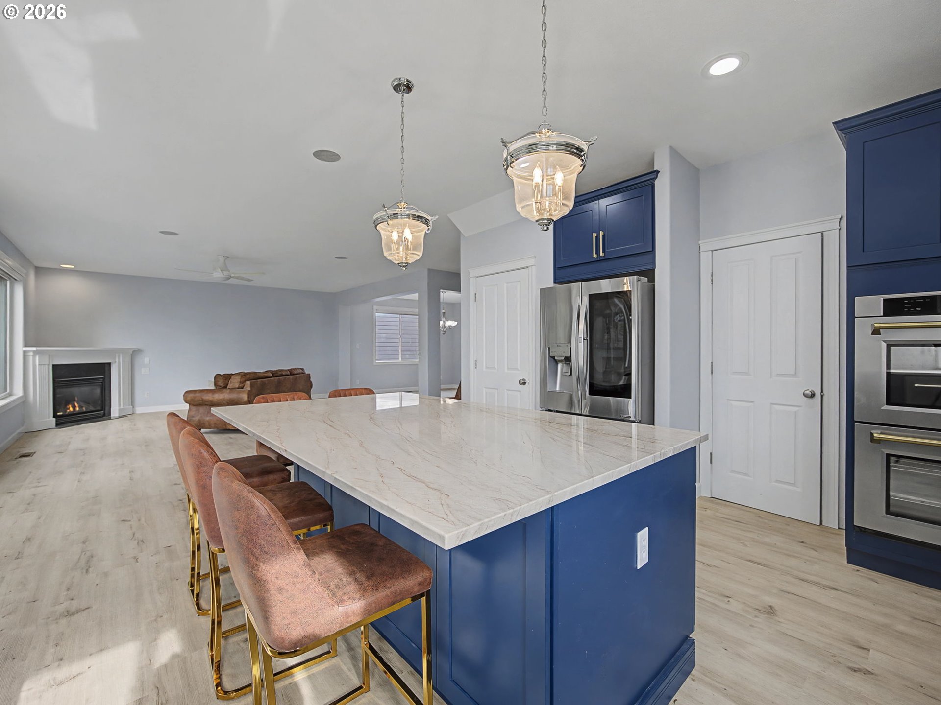 12410 Southwest Aspen Ridge Drive Tigard, OR 97224 - Photo 13 of 47 a very nice looking dining room with a table and chairs