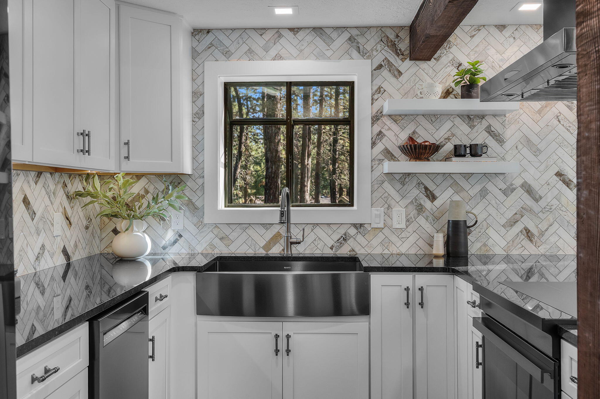14455 Crossroads Loop Sisters, OR 97759 - Photo 6 of 37