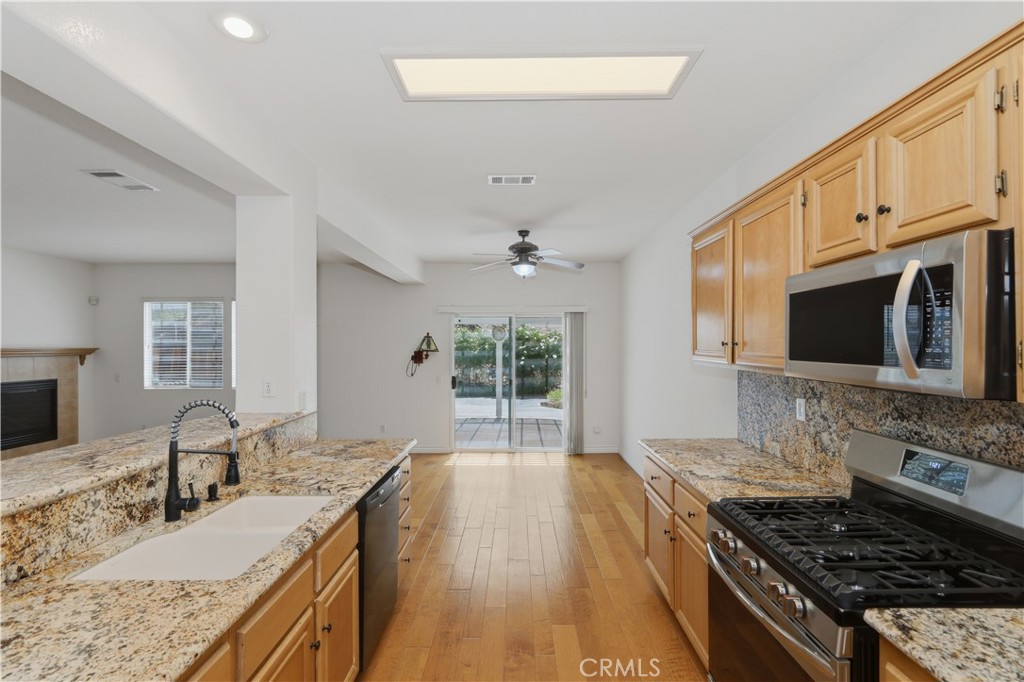 16176 Setting Sun Circle Riverside, CA 92503 - Photo 21 of 52 Kitchen