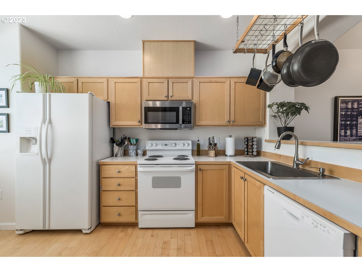 14605 Southwest Beard Road, Unit 102 Beaverton, OR 97007 - Photo 3 of 22 Gallery Image 3