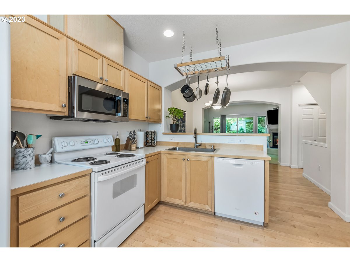 14605 Southwest Beard Road, Unit 102 Beaverton, OR 97007 - Photo 6 of 22 Gallery Image 6