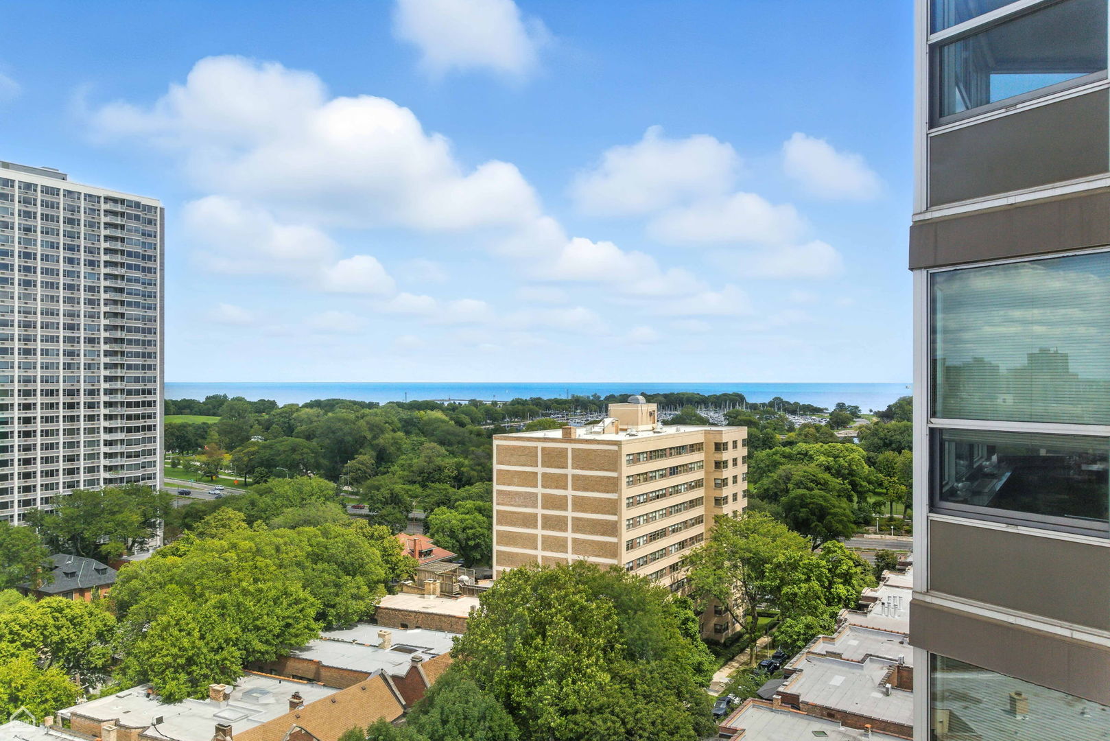 720 West Gordon Terrace, Unit 16E Chicago, IL 60613 - Photo 20 of 34 a view of a building and mountain view