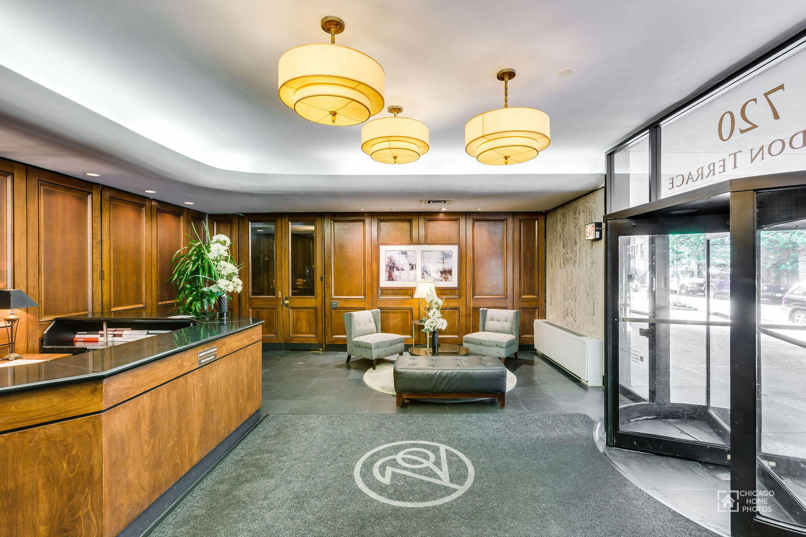 720 West Gordon Terrace, Unit 16E Chicago, IL 60613 - Photo 2 of 34 a living room with furniture and a large window