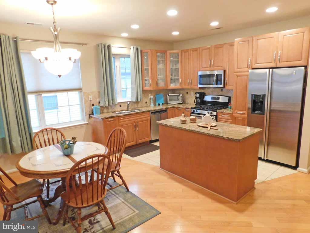 59 Bluebonnet Road Langhorne, PA 19047 - Photo 11 of 29 Kitchen with Breakfast Area