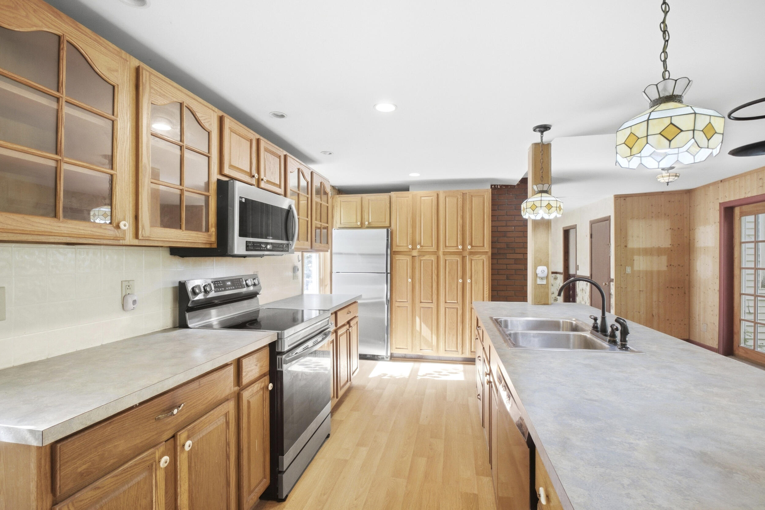 808_royalsborough_rd-interior-07