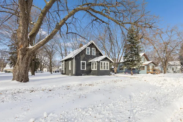 $224,900 | 550 Monroe Street Southeast, Hutchinson, MN 55350