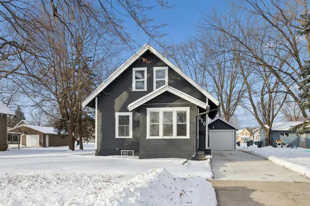 $224,900 | 550 Monroe Street Southeast, Hutchinson, MN 55350