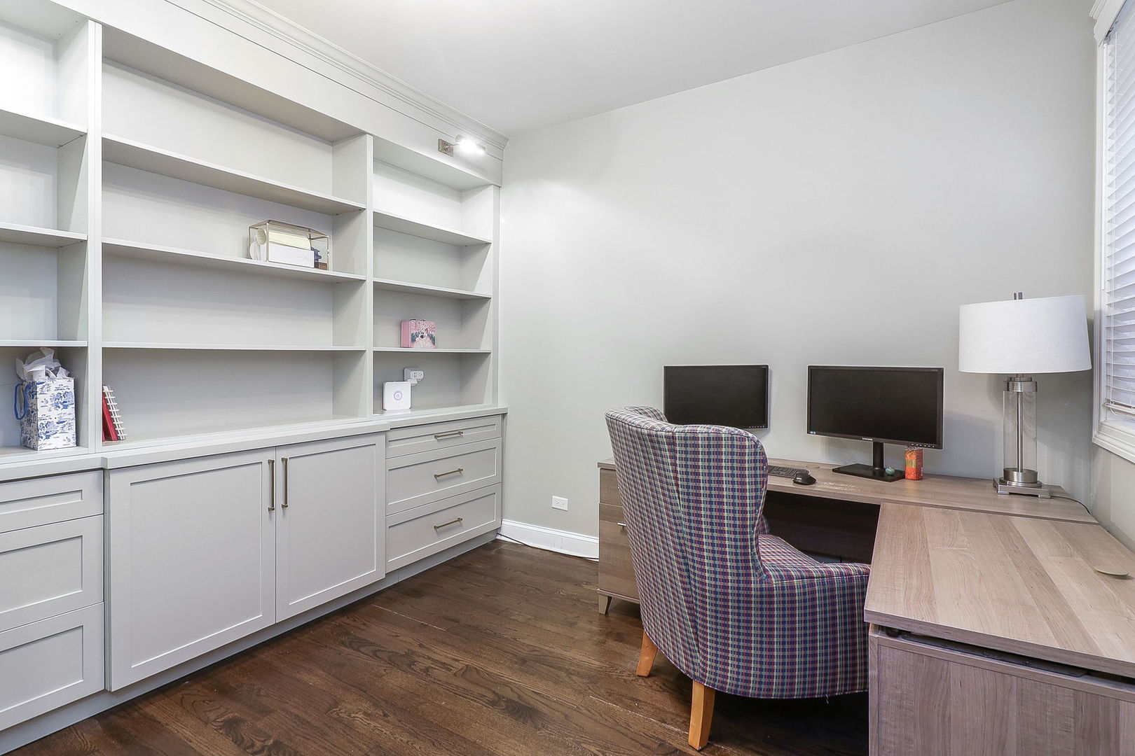 39 North Morgan Street, Unit 3 Chicago, IL 60607 - Photo 12 of 18 a room with a workspace