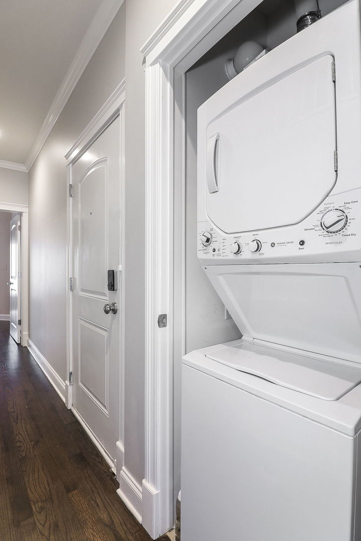 39 North Morgan Street, Unit 3 Chicago, IL 60607 - Photo 16 of 18 a utility room with dryer and washer