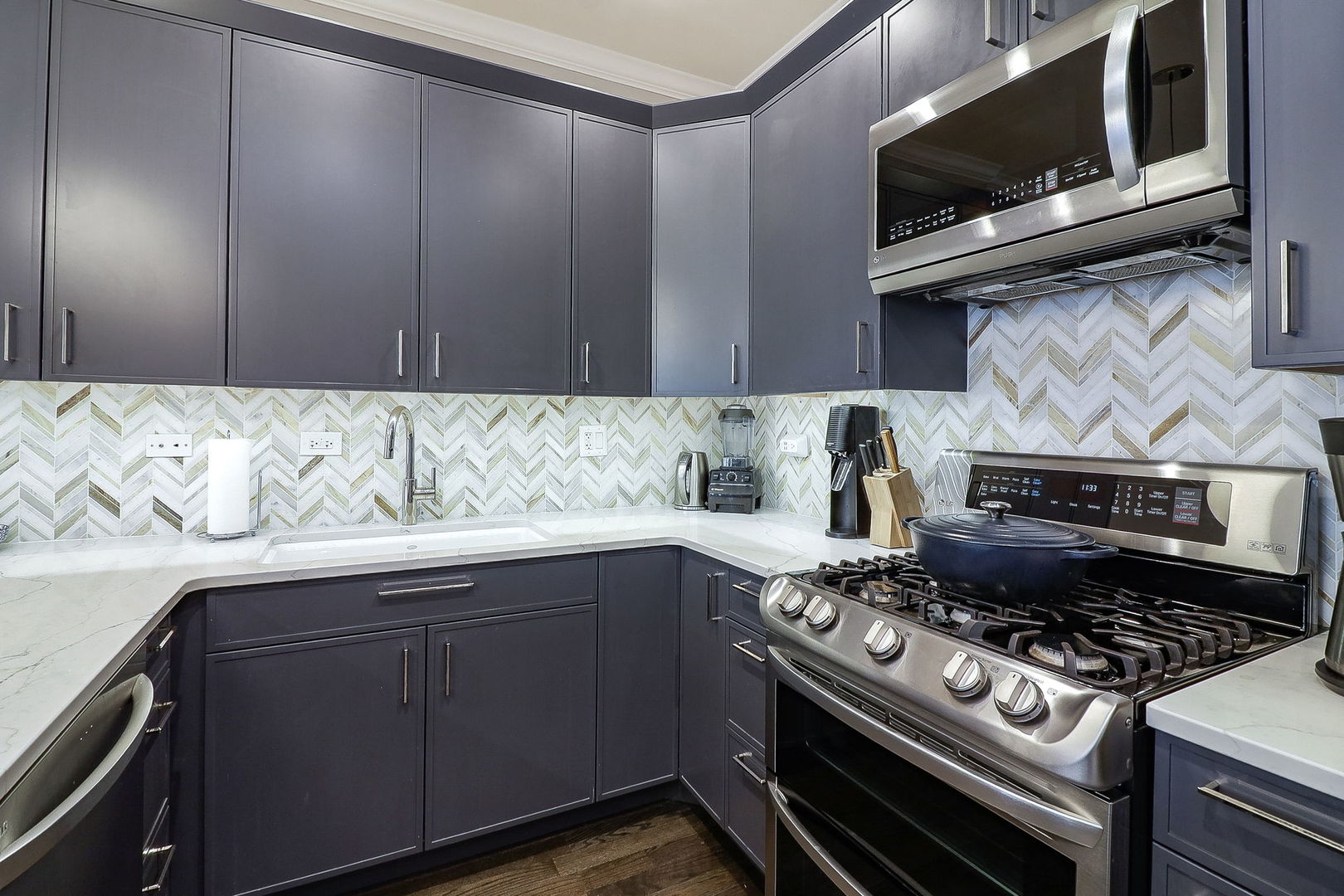39 North Morgan Street, Unit 3 Chicago, IL 60607 - Photo 6 of 18 a kitchen with a stove and a microwave