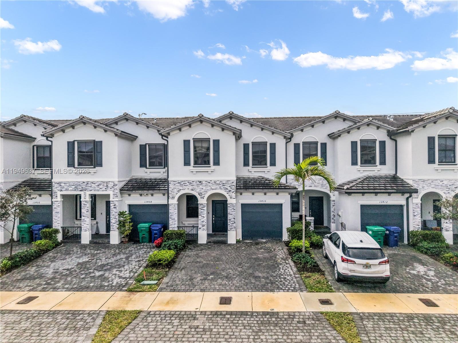 13410 Southwest 287th Terrace Homestead, FL 33033 - Photo 2 of 32 a front view of a house with garden