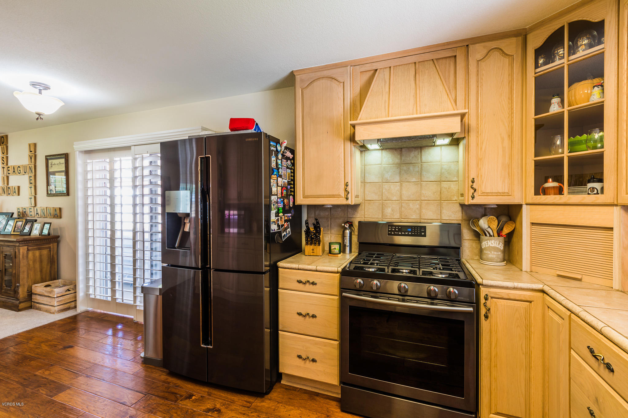 660 Appleton Road Simi Valley, CA 93065 - Photo 20 of 47 a kitchen with granite countertop a refrigerator and a stove top oven