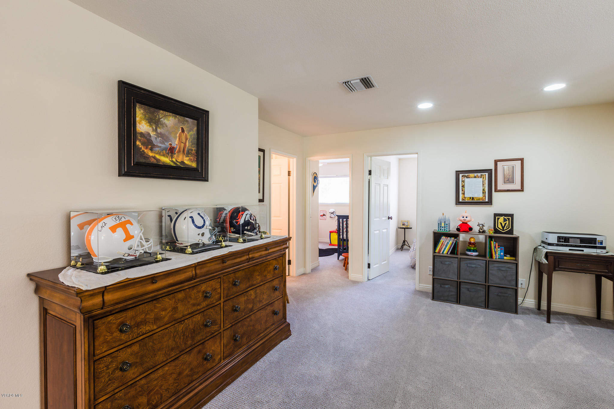 660 Appleton Road Simi Valley, CA 93065 - Photo 25 of 47 a living room with furniture