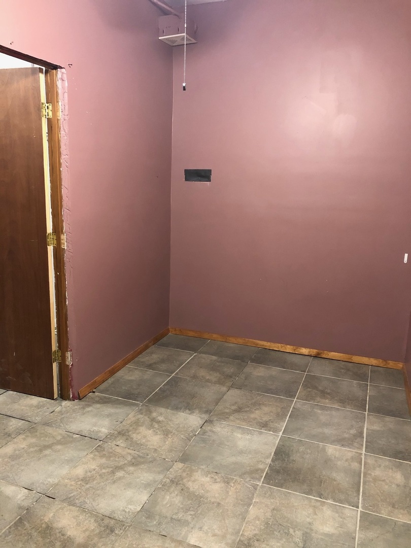 1834 South Racine Avenue Chicago, IL 60608 - Photo 17 of 36 a view of an empty room