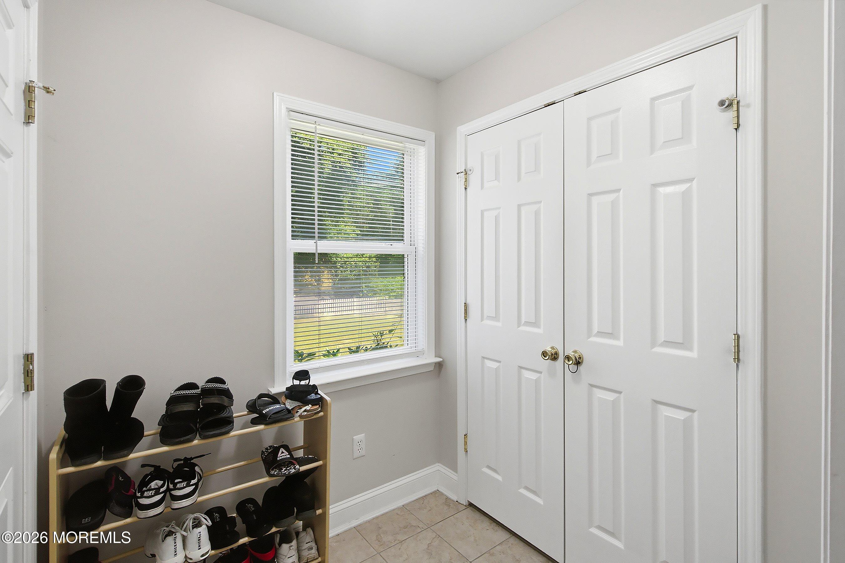 935 Bethel Church Road Jackson, NJ 08527 - Photo 5 of 32 a room with a window