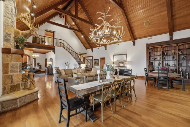 a kitchen that has a lot of cabinets in it
