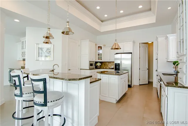 $2,350,000 | 596 Forestridge Lane, Sunrise Beach, MO 65079